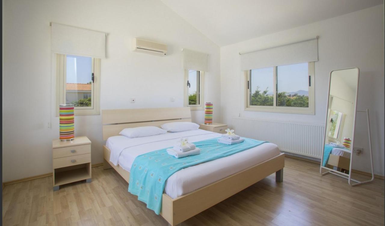 Soothing Sunset Villa With Private Pool, 200M From The Beach 페르볼리아 외부 사진