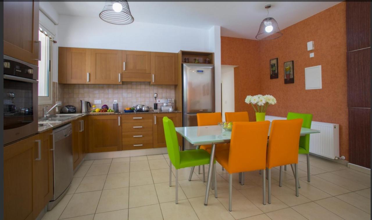 Soothing Sunset Villa With Private Pool, 200M From The Beach 페르볼리아 외부 사진